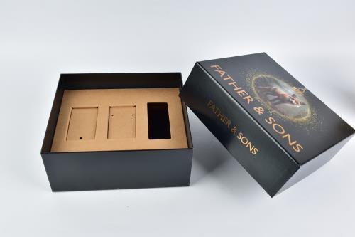 精裱礼盒：商业美学的新载体与品牌价值的无声演说家